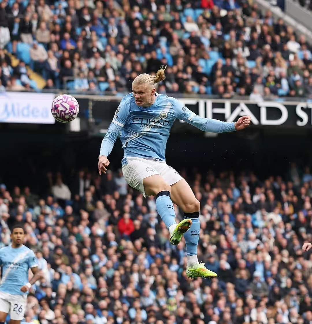 哈兰德在阿森纳比赛中回归赛场纽卡斯尔窗口期强势反弹，网友：密尔沃基雄鹿围绕中超主帅复盘